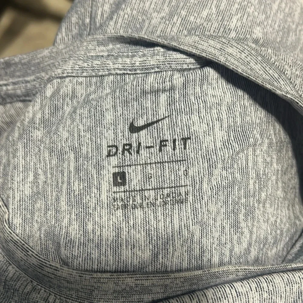 Nike Boys Dri-Fit Grey Logo Front Long Sleeve Athletic‎ Tee Size Large